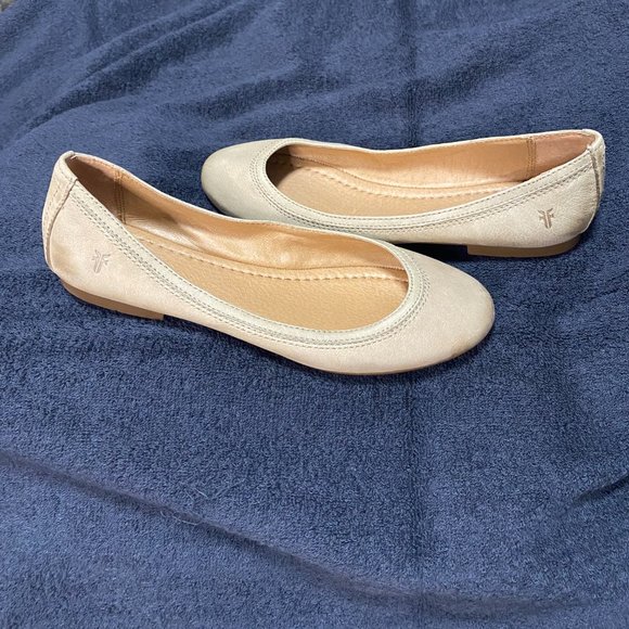 Frye Carrie Leather Slip on Flats in Ash sz 8M  EUC - Picture 2 of 5